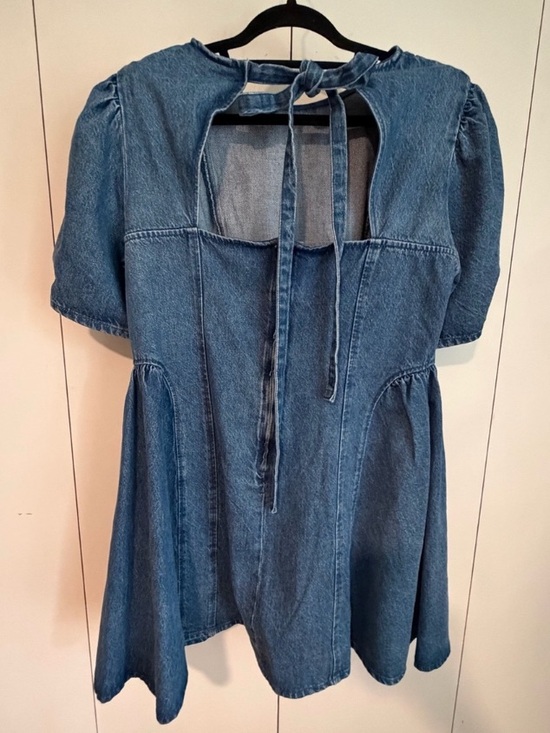 H&M Dresses & Skirts - H&M Blue Denim Short Sleeve Tie-Back Dress